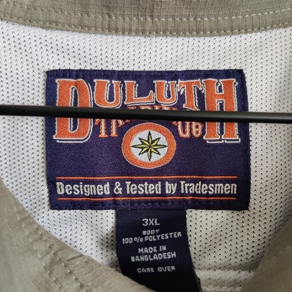Duluth Trading Company Men's Button Down Shirt - Picture 4 of 5